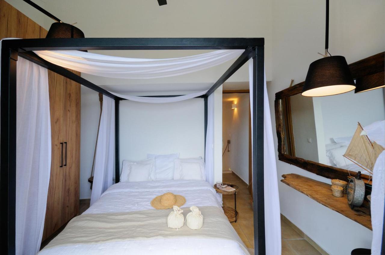 Seathon Seafront Beach Villa In Kalamitsi المظهر الخارجي الصورة